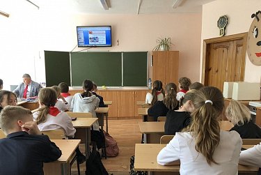 В школах жива пионерия